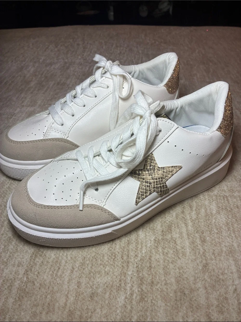 Vintage Havana White‎ Sneakers with Gold Accent